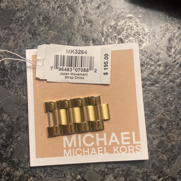 Michael Kors Runway Pink Dial Ladies Watch - Picture 7 of 9